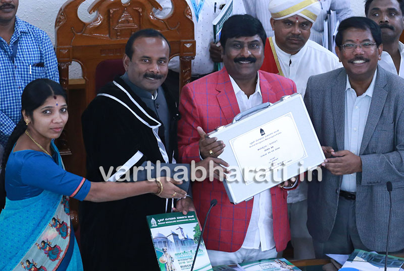 ಬೆಂಗಳೂರು: ಬಿಬಿಎಂಪಿಯಿಂದ 9326.87 ಕೋಟಿ ರೂ. ಗಾತ್ರದ ಬಜೆಟ್ ಮಂಡನೆ